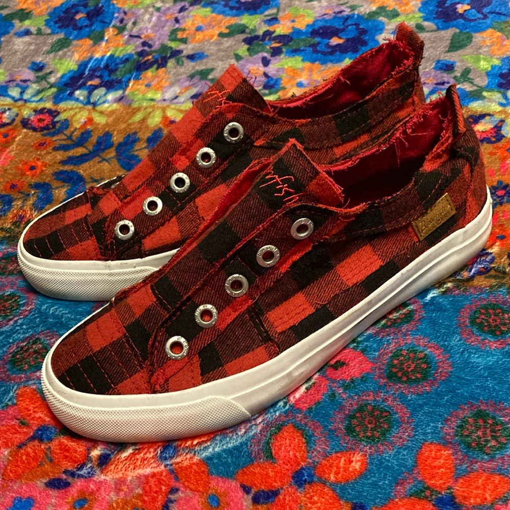 *GUC* Women’s Blowfish Play slip on sneaker size 8